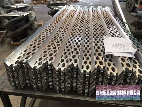 廣州鋁業(yè)氟碳鋁單板生產(chǎn)廠家教大家快速訂制到高品質(zhì)氟碳鋁單板