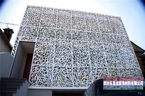 沖孔鋁單板出名生產(chǎn)品牌有啥？如何能挑選出色