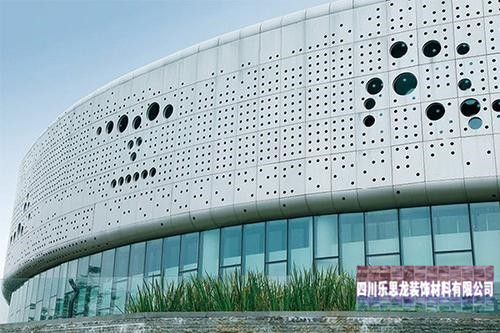 怎么樣選擇優(yōu)良的鋁合金空調(diào)罩呢這三個(gè)因素至關(guān)重要